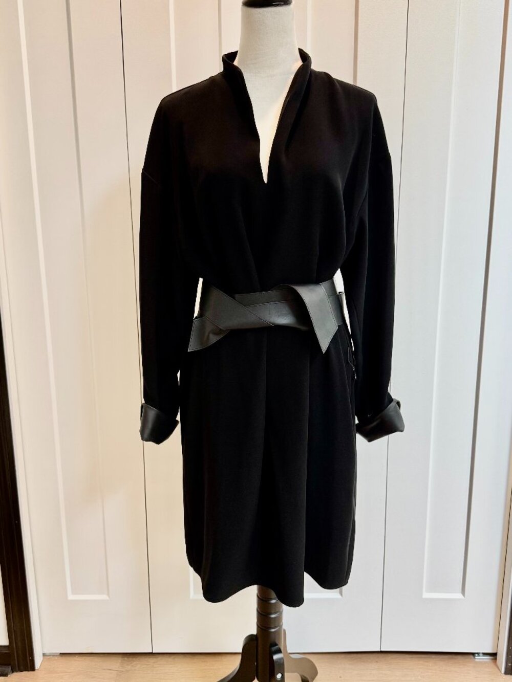 Vince Black Crepe Shift Dress XL Never Worn Faux Leather Belt Orig $395